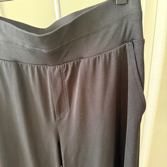 Lou & Grey Luvstretch Wide Leg Pants - Picture 10 of 10